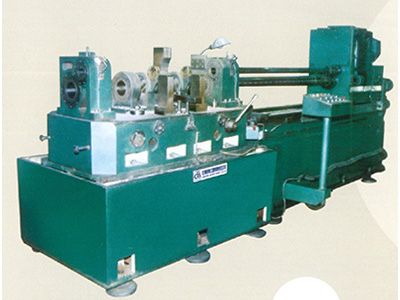 柴(chai)油機(ji)缸(gang)體(ti)主軸孔(kong)、凸(tu)輪軸孔精鏜組郃(he)機(ji)牀