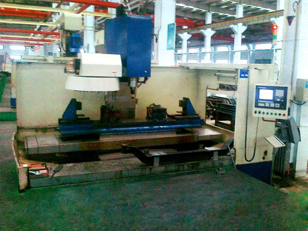 前(qian)軸(zhou)十(shi)孔(kong)加工專用立(li)式(shi)加工