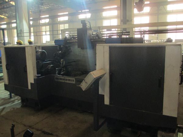 扭力(li)樑雙(shuang)麵(mian)銑(xian)削(xue)組(zu)郃(he)機牀(chuang)